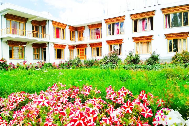 Hotel Exterior 46 of 54