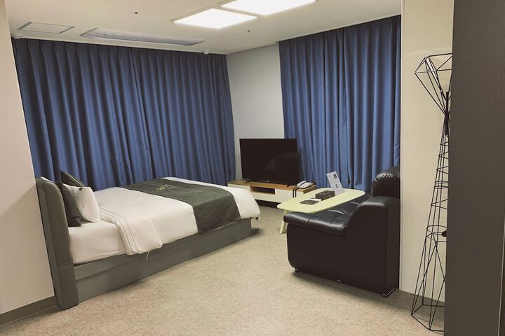 Room 30 of 65