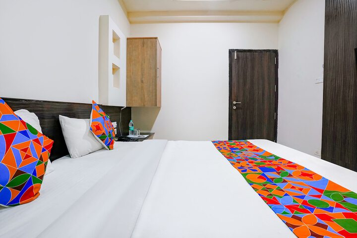Room 11 of 28