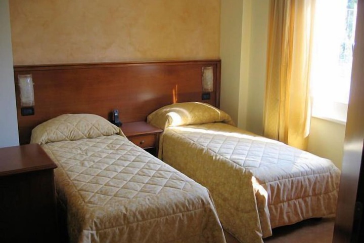 Room 5 of 40