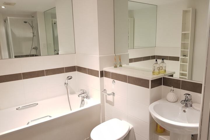 Room 8 of 12