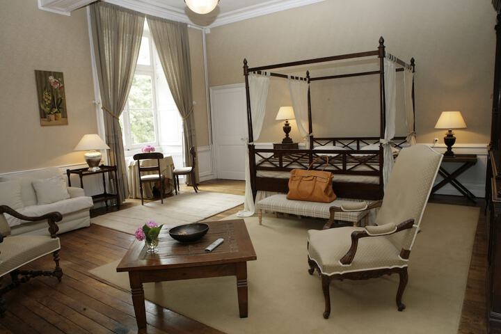 Room 3 of 44