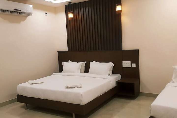 Room 6 of 13