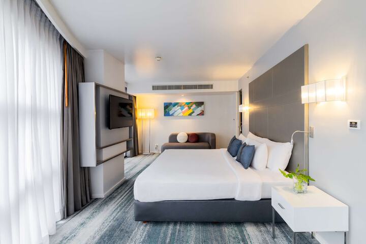 Room 13 of 21