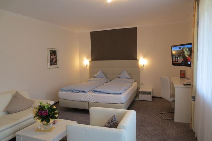 Room 3 of 43