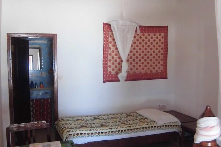 Room 26 of 65