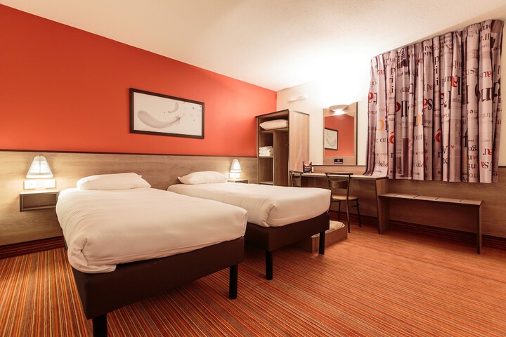 Room 5 of 23