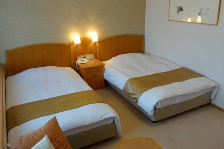 Room 15 of 34