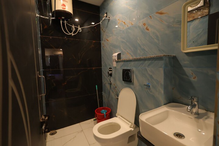 Room 18 of 28