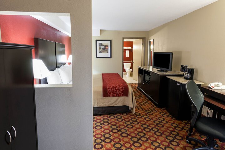 1 King Bed (2 of 11)