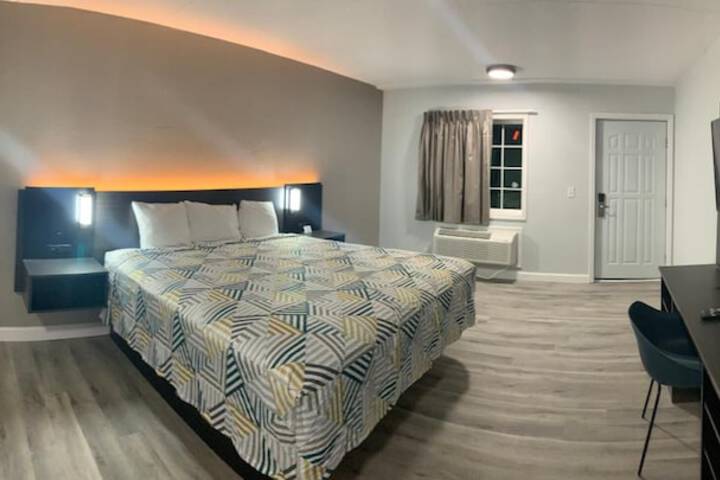 Room 17 of 30