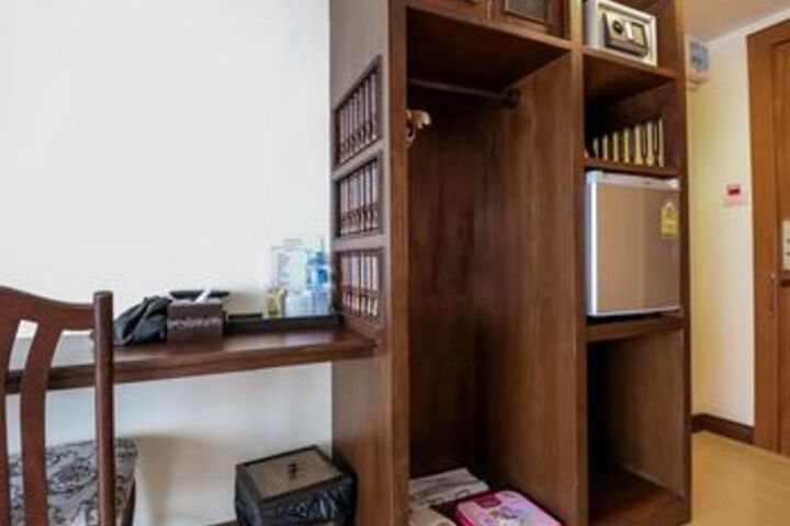 Room 65 of 83