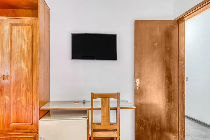 Room 6 of 20