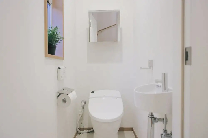 Room 8 of 15