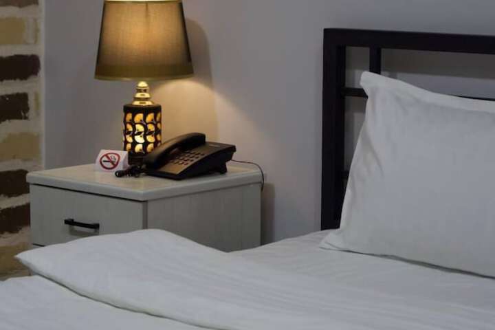 Room 17 of 28