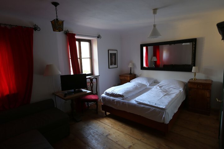 Room 2 of 86