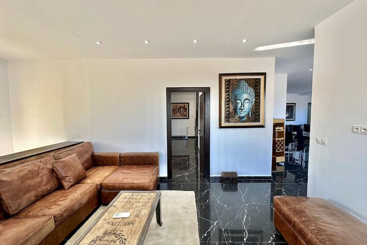 Room 16 of 39