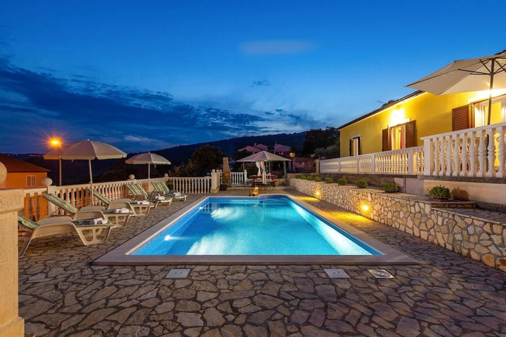 Pool 14 of 24