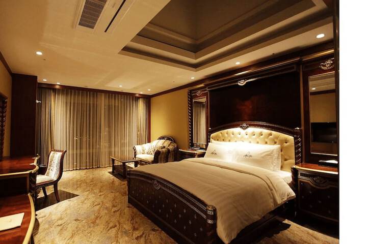 Room 7 of 69