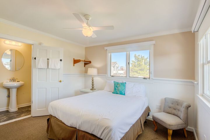 Room 2 of 10