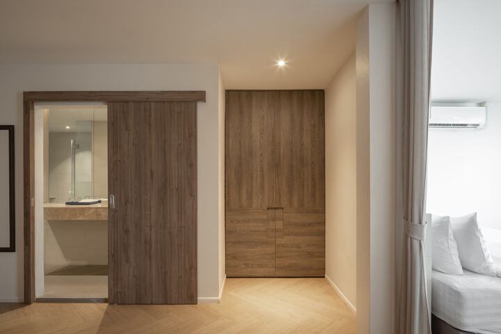 Room 32 of 53