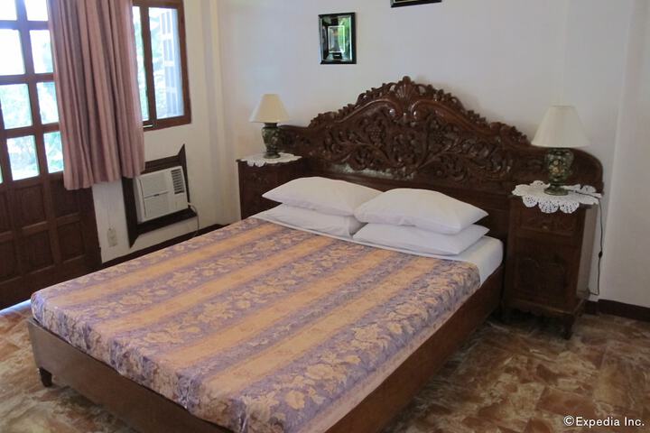 Room 7 of 99