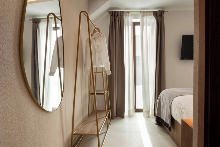 Room 25 of 44