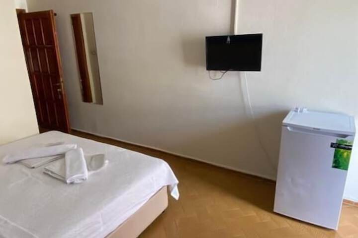 Room 5 of 16