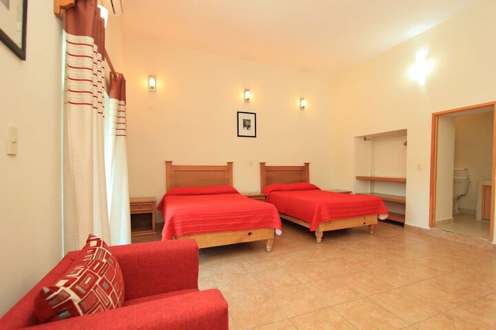 Room 12 of 32