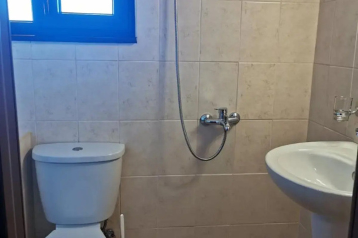 Room 6 of 11