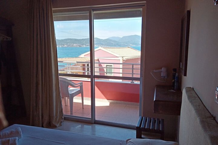 Room 16 of 105