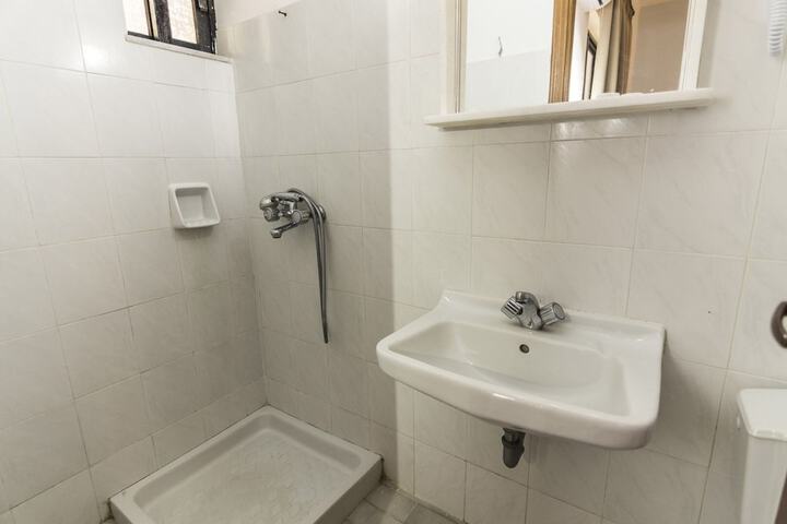 Room 52 of 79