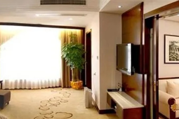 Room 5 of 12