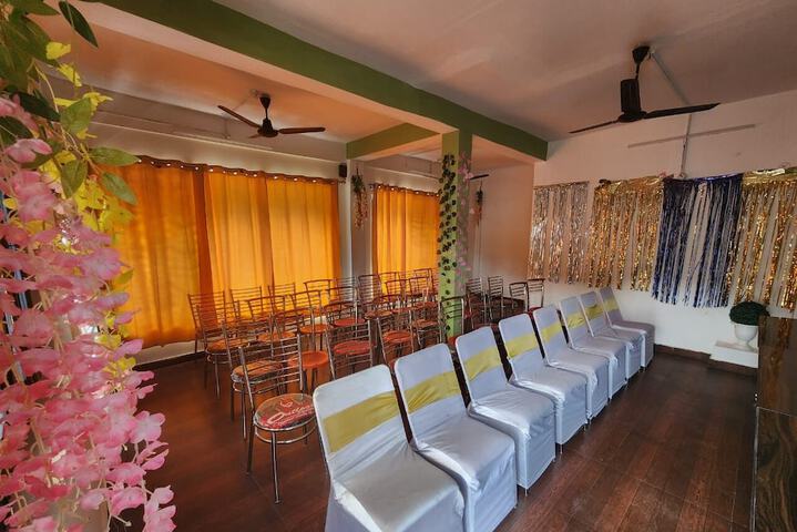 Ballroom/Hall 39 of 77