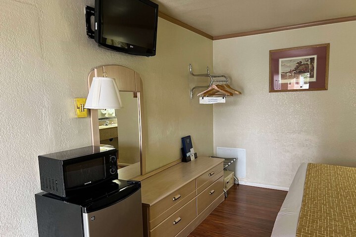 Room 8 of 36