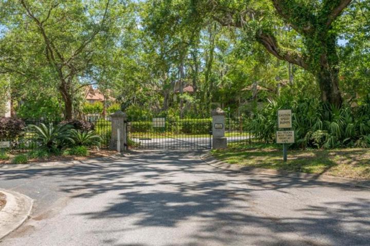 Harbour Oaks 111