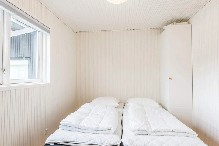 Room 4 of 17