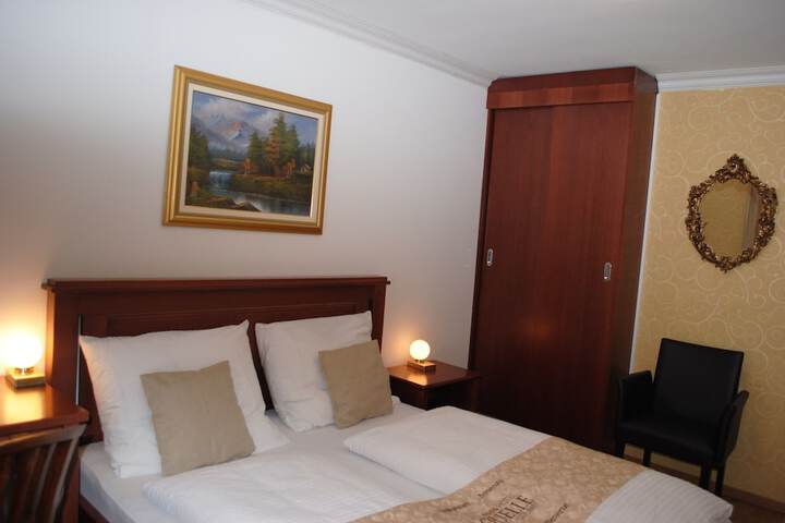 Room 14 of 266