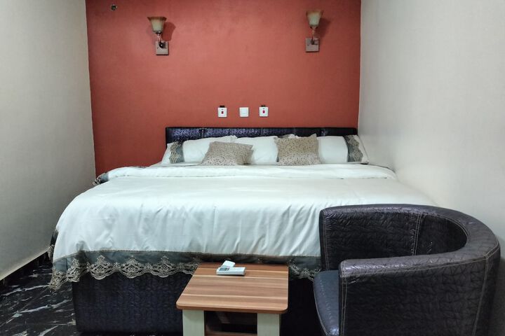 Room 21 of 48