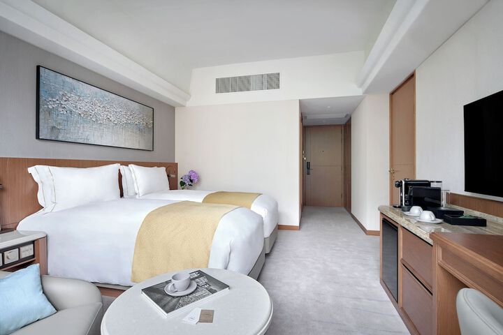 Room 4 of 82