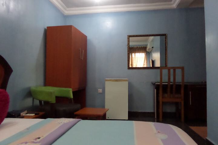 Room 6 of 33