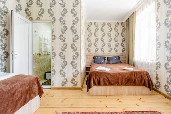Room 4 of 12