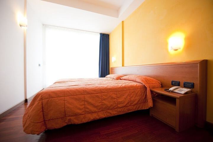 Room 5 of 34