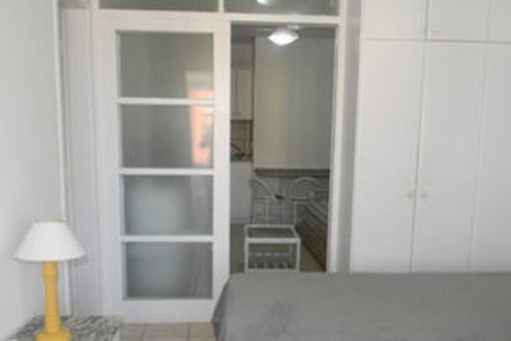 Room 6 of 32
