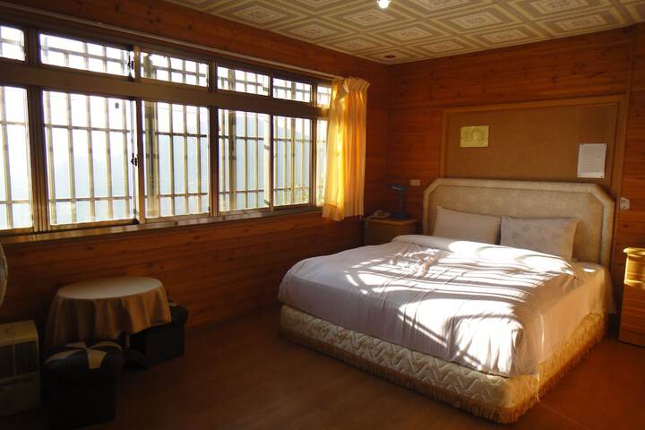 Room 3 of 37