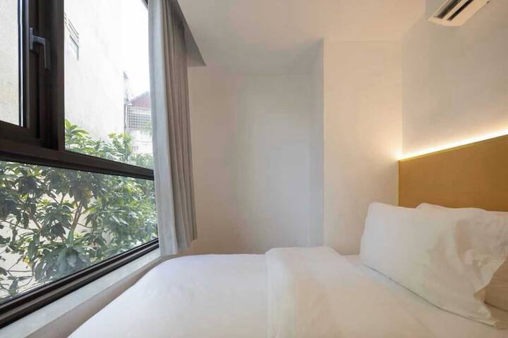 Room 34 of 86