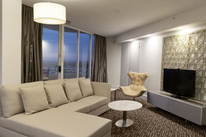 Room 9 of 106