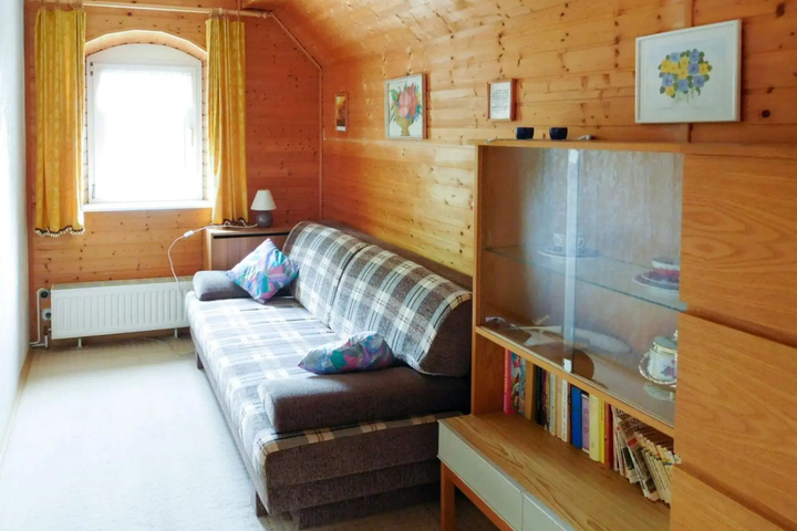 Room 5 of 10