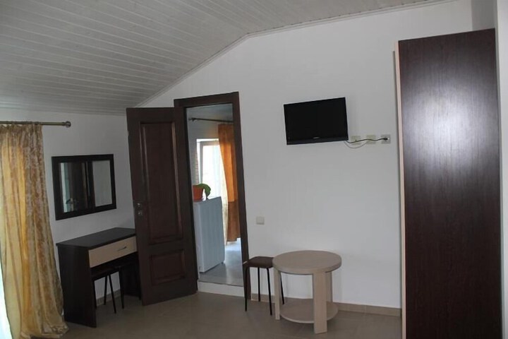 Room 10 of 37