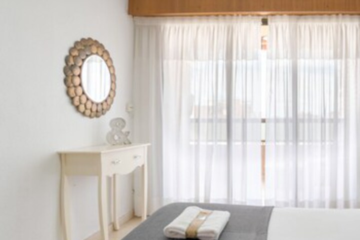 Room 12 of 28